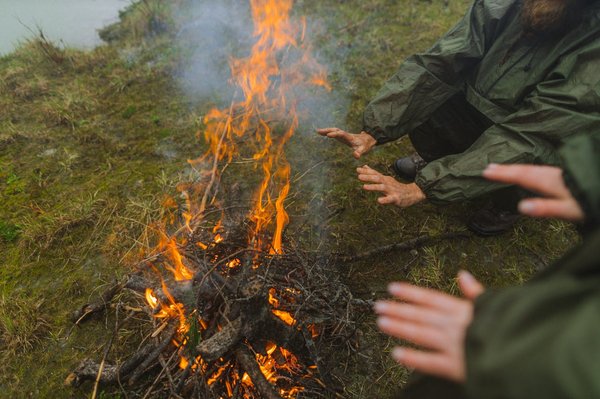 L'art de faire du feu en bivouac
